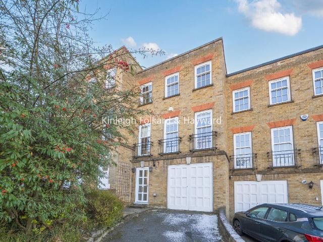 house to rent in Woodclyffe Drive, Chislehurst, BR7