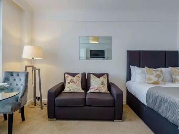 Mayfair, London, Greater London - Lift