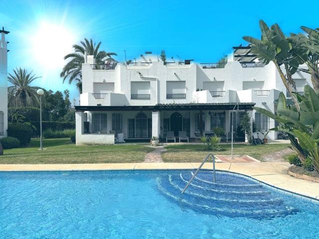 House – Townhouse in Nueva Andalucía