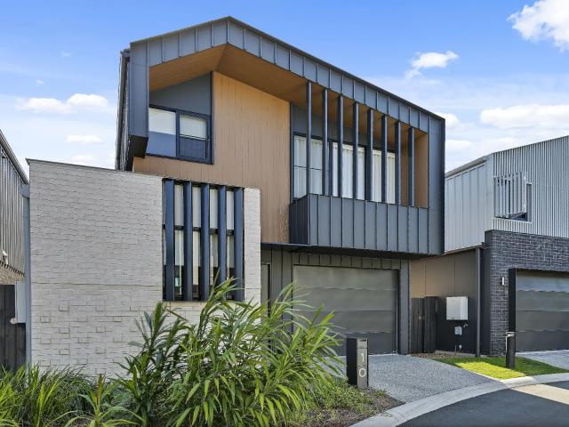house Unit 10/270 Ocean Drive, Twin Waters