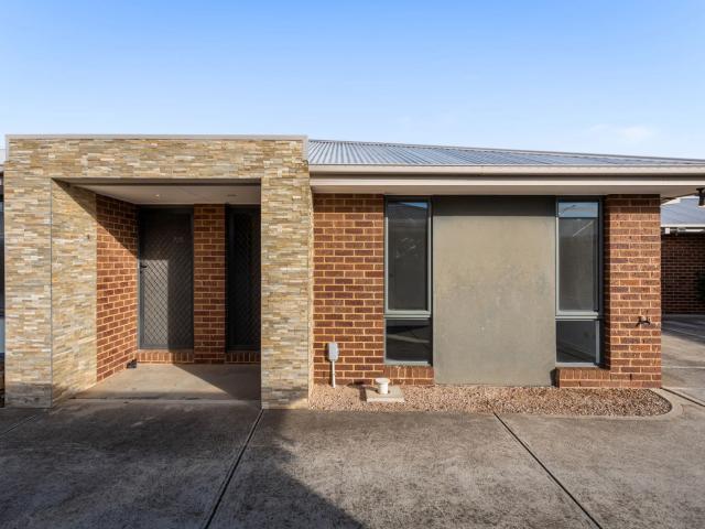 house Unit 11/181 Riversdale Drive, Tarneit