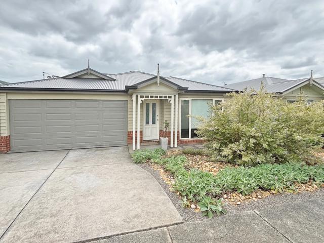 house Unit 2/189 Princes Way, Drouin