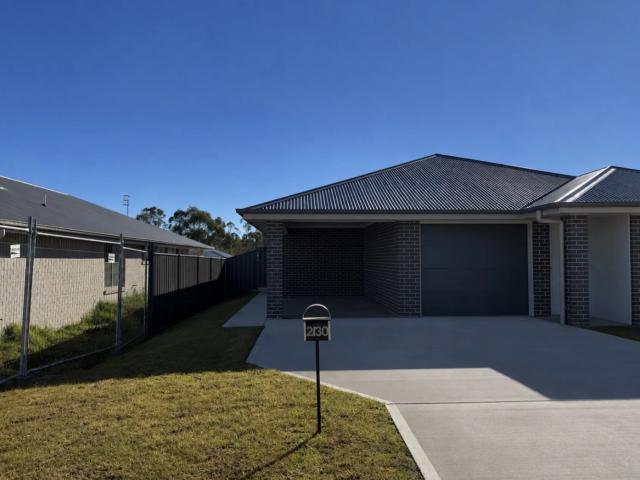 house Unit 2/30 Frizell Crescent, Armidale