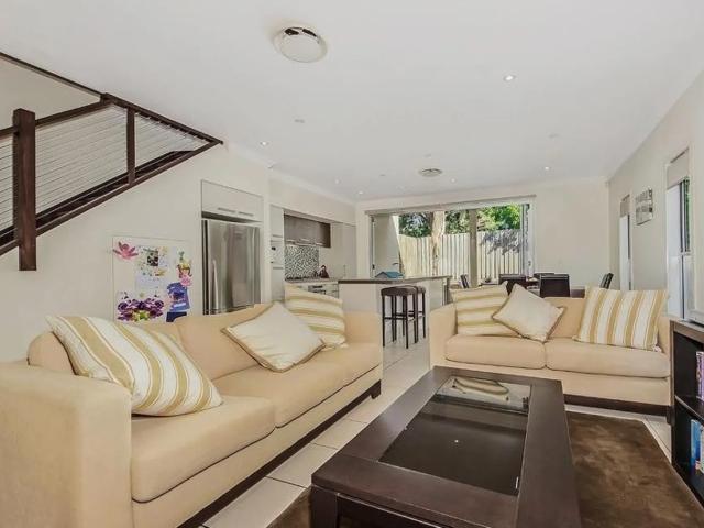 house Unit 5/31 Weston Street, Coorparoo