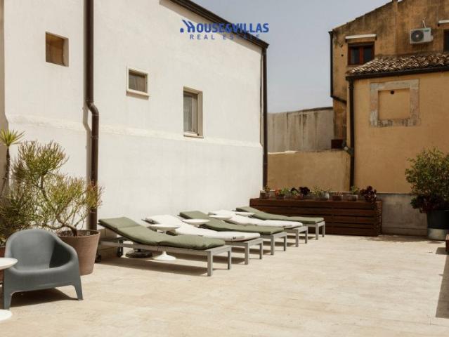 House&Villas Real Estate propone in vendita a Noto, in zona. 238m² Noto