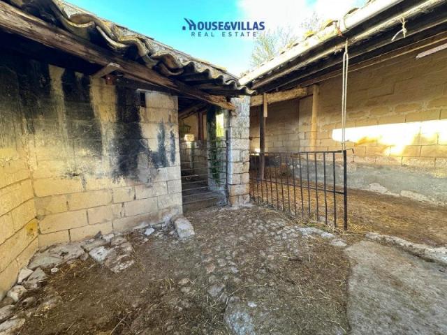 House&villas Real Estate propone in vendita a Noto, in Contr. 250m² Noto
