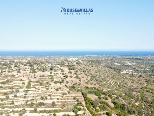 House&Villas Real Estate propone in vendita caseggiato con t. 700m² Noto