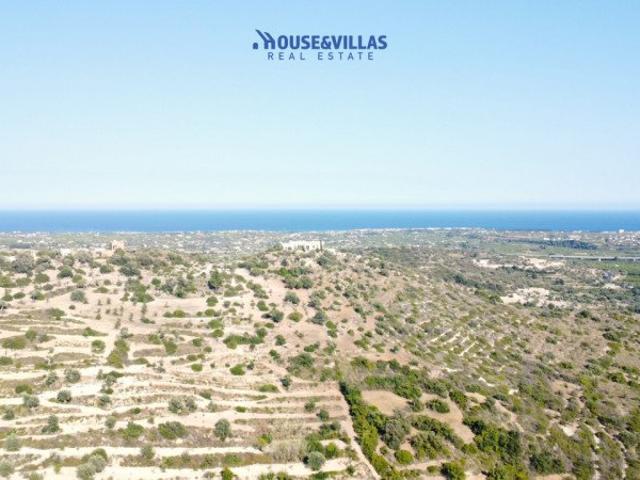 House&Villas Real Estate propone in vendita caseggiato con t. 700m² Noto