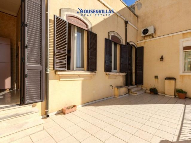 House&Villas Real Estate propone in vendita palazzetto in st. 170m² Avola