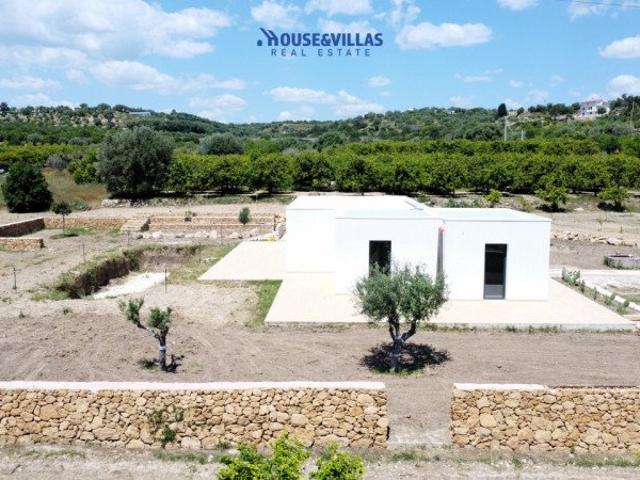 House&Villas Real Estate propone in vendita una villa di nuo. 145m² Noto