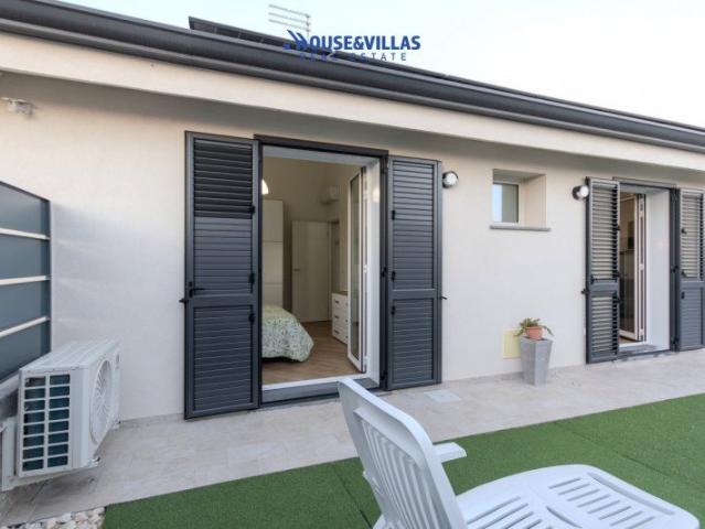 House&Villas Real Estate propone in vendita una graziosa vil. 45m² Avola