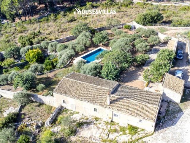 House&Villas Real Estate propone in vendita una splendida pr. 400m² Noto