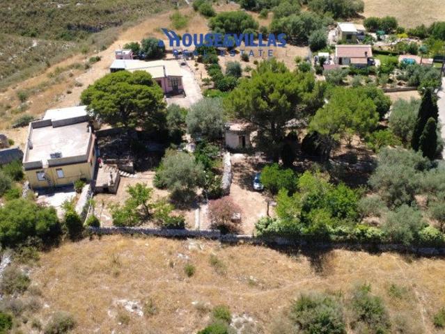 House&Villas Real Estate propone in vendita una splendida vi. 170m² Avola
