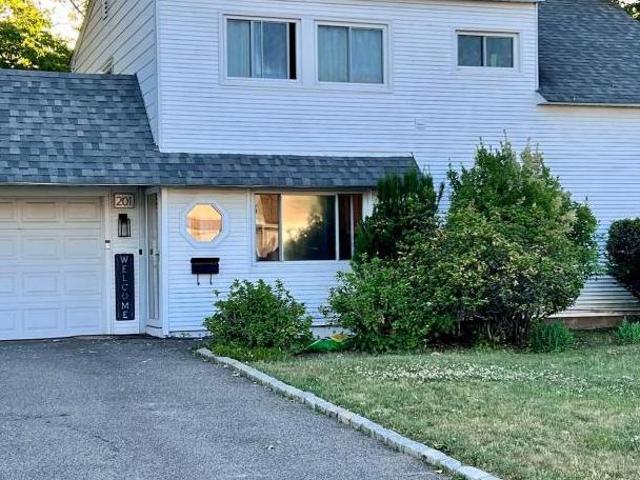 house Westbury NY DLS103380136