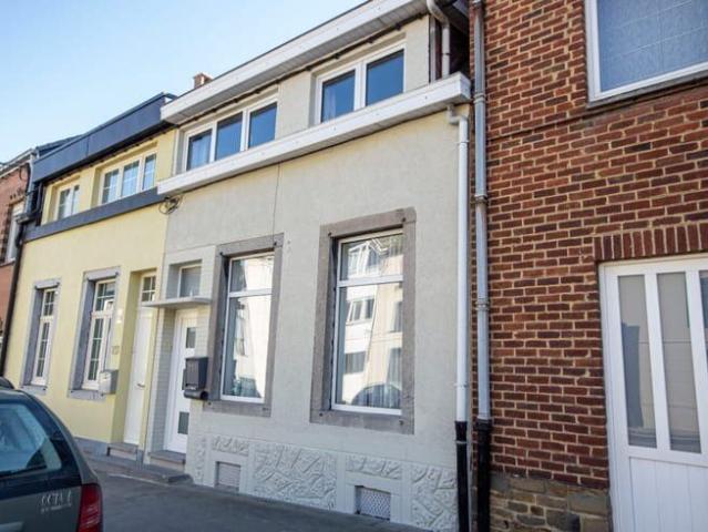 House with a terrace and garage