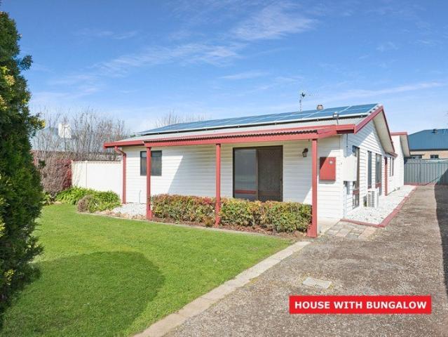 HOUSE WITH BUNGALOW VERSATILE LIVING