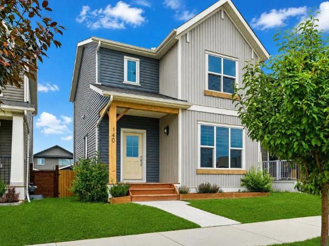 HOUSE WITH GARAGE, FENCED YARD & FAMILY COMMUNITY — 3 Bedrooms House