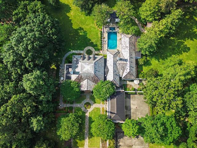 House with pool and garden