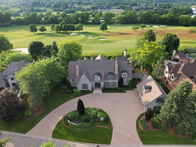 House with pool and garden