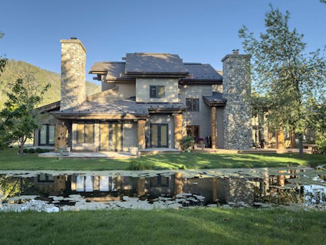 House with pool and garden