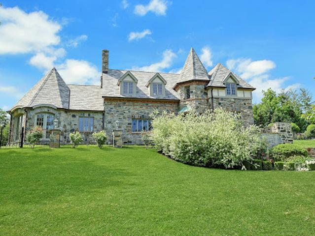House with garden and terrace