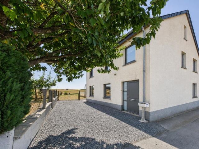 House with garden in Léglise