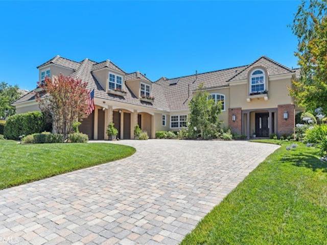 House with pool and garden