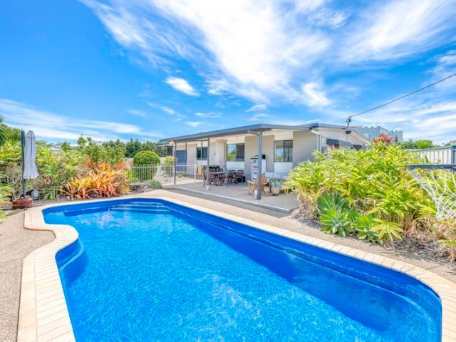 House with Pool!