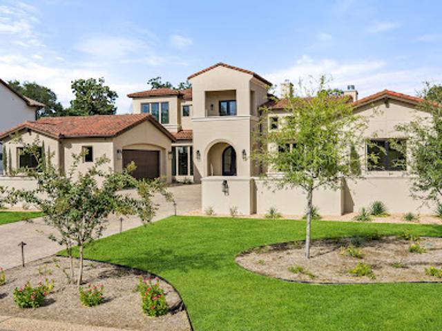House with pool and garden