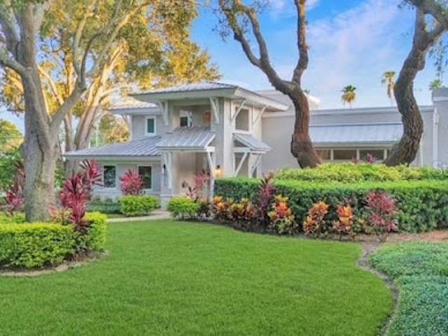 House with pool and garden
