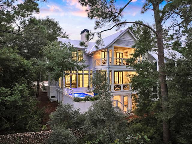 Seaside house with pool