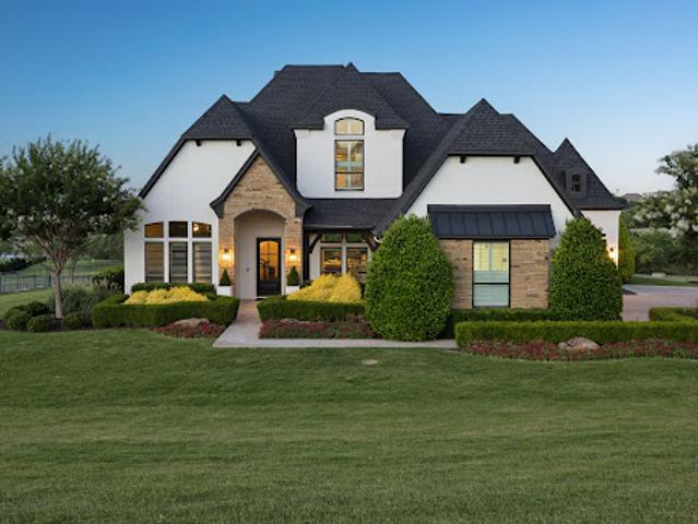 House with pool and garden
