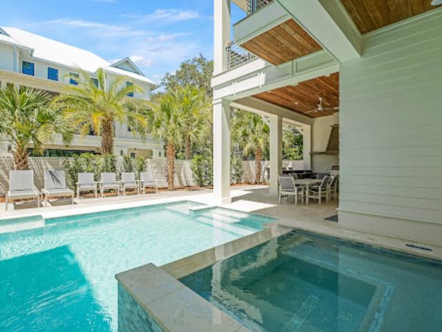 Seaside house with pool