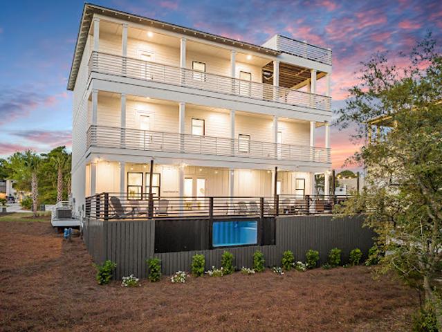 Seaside house with pool