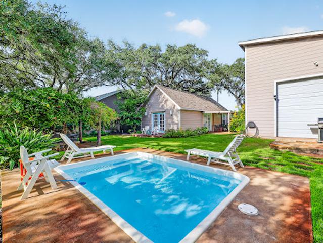 House with pool and garden