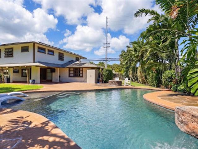 House with pool and garden