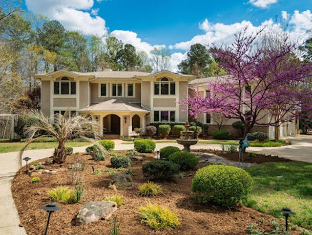 House with pool and garden