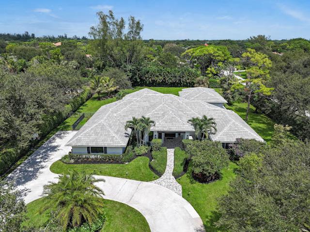 House with pool and garden