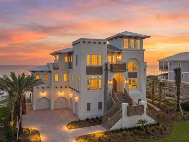 Seaside house with pool and terrace