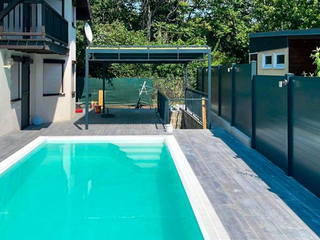 House with pool & parking space near UNO City & Danube Tower