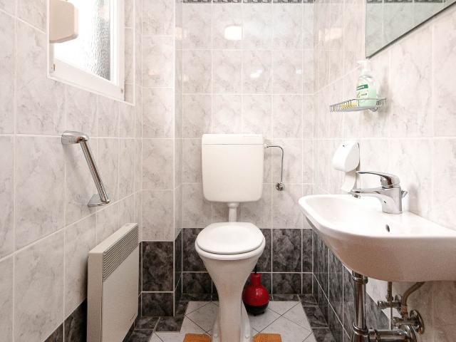 House with pool & parking space near UNO City & Danube Tower, Vienna Amsterdam Apartments for Rent
