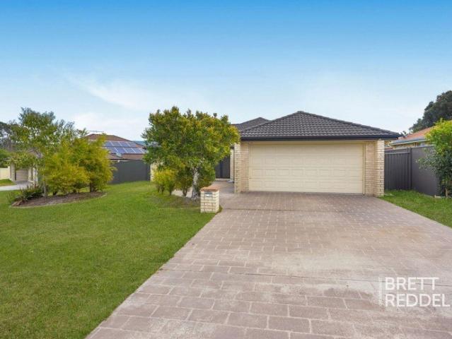 The Brief: 4 bedroom House with Room for a Caravan or Trailer, Solar Hot Water and Outdoor Entertaining Family Living in Ormeau