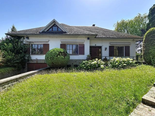 House with six bedrooms in Orp Jauche