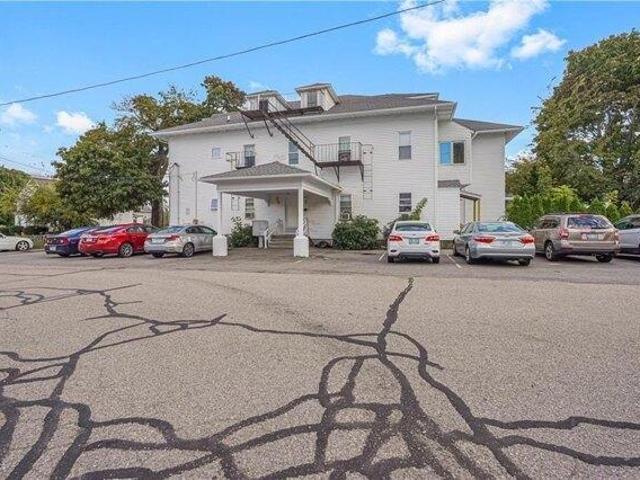house with 17 bedroom, West Warwick RI ES105710471