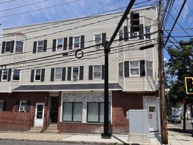 house with 18 bedroom, Malden MA ES104482354