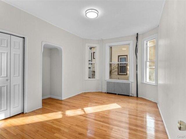 house with 10 bedroom, Haverstraw NY ES105274400