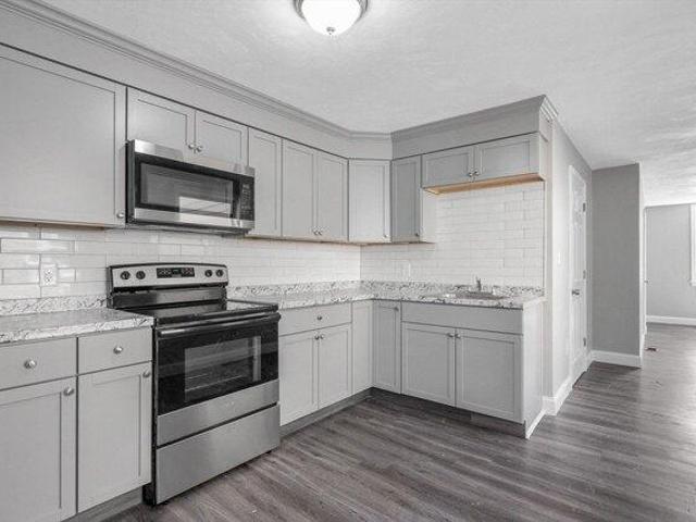house with 10 bedroom, Lowell MA ES104539159