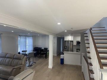 house with 10 bedroom, Medford MA ES103433407