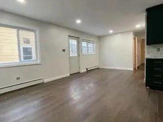 house with 11 bedroom, Woburn MA ES105536803