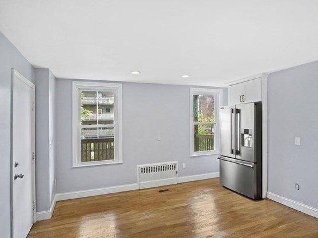 house with 12 bedroom, Boston MA ES105384408